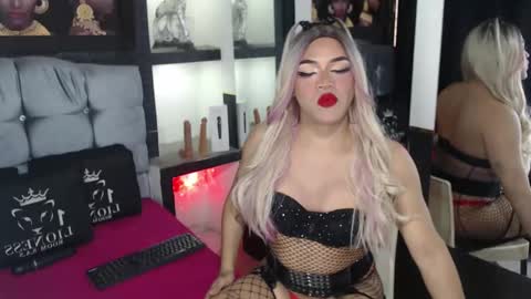 sophia_hott01 online show from 11.04.25