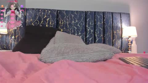 Snapshot of sophia_lemos chatting on 10.28.25 Sofia online show from 10.28.25