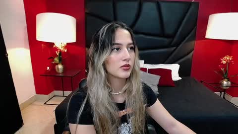 Snapshot of sophia_loreenn chatting on 01.11.25 Sofia online show from 01.11.25
