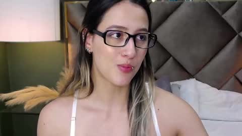 Snapshot of sophia_loreenn chatting on 02.24.25 Sofia online show from 02.24.25