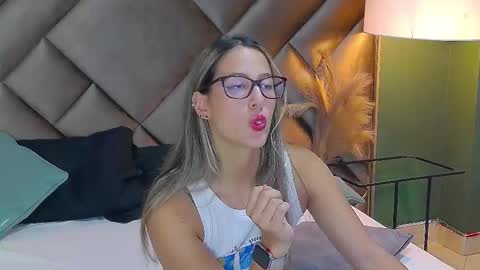 Snapshot of sophia_loreenn chatting on 09.14.25 Sofia online show from 09.14.25