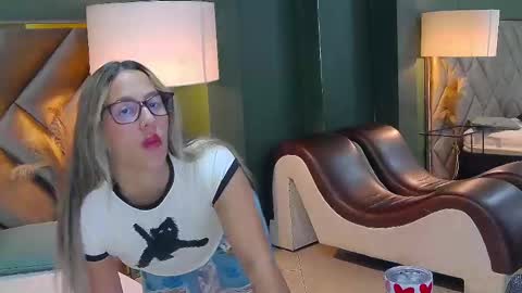 Snapshot of sophia_loreenn chatting on 09.15.25 Sofia online show from 09.15.25