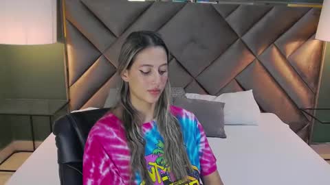 Snapshot of sophia_loreenn chatting on 10.18.25 Sofia online show from 10.18.25