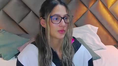 Snapshot of sophia_loreenn chatting on 12.22.25 Sofia online show from 12.22.25