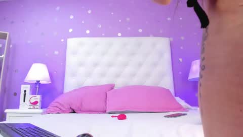 Sophia  online show from 11.22.25