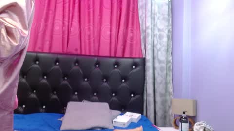 Snapshot of sophia_ny chatting on 02.12.25 SOPHIA online show from 02.12.25