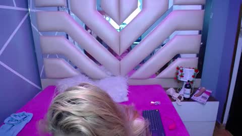 Snapshot of sophia_ny chatting on 02.19.25 SOPHIA online show from 02.19.25