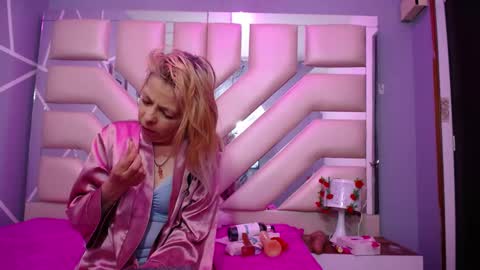 Snapshot of sophia_ny chatting on 02.26.25 SOPHIA online show from 02.26.25