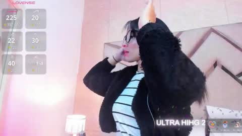 Snapshot of sophiaa_paris chatting on 05.17.26 Sophia Paris online show from 05.17.26