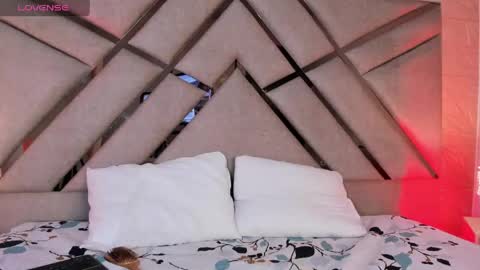 Snapshot of sophiaa_paris chatting on 05.25.26 Sophia Paris online show from 05.25.26