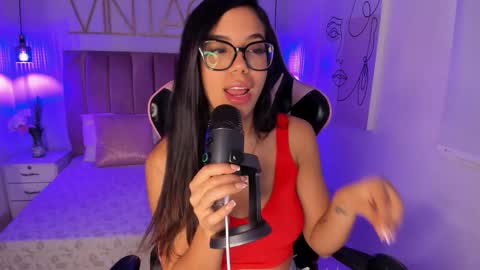 Snapshot of sophiaahill chatting on 10.20.25 Sophie Hill online show from 10.20.25