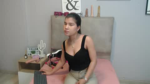 Sophia Bedford online show from 04.17.26