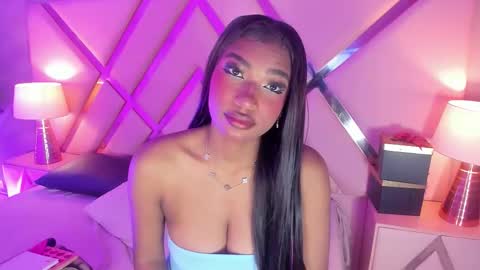 Snapshot of sophiabloss chatting on 01.12.26 Sophie online show from 01.12.26