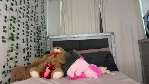 Snapshot of sophiasecretsx chatting on 02.14.26 Sophia online show from 02.14.26