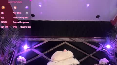 SophiaSmiths online show from 02.22.25