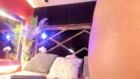 SophiaSmiths online show from 02.27.25