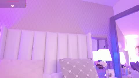 SophiaSmiths online show from 11.18.25