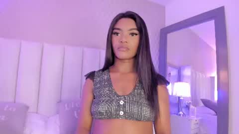 SophiaSmiths online show from 08.04.26