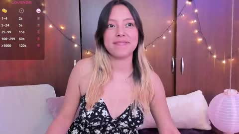 Snapshot of sophie_demoiselle chatting on 09.23.25 online show from 09.23.25