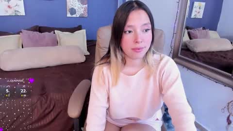 Snapshot of sophie_demoiselle chatting on 11.11.25 online show from 11.11.25