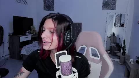 Snapshot of sophie_dolly_ chatting on 04.22.26 sophie doll online show from 04.22.26