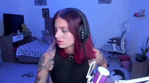 Snapshot of sophie_dolly_ chatting on 05.16.26 sophie doll online show from 05.16.26