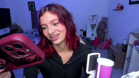 Snapshot of sophie_dolly_ chatting on 05.30.26 sophie doll online show from 05.30.26
