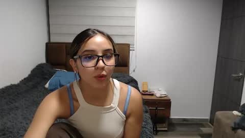 sophie_fox2 online show from 05.21.26