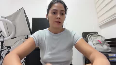 Snapshot of sophie_foxxx chatting on 05.25.26 Sophie online show from 05.25.26