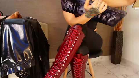 Snapshot of sophie_littles chatting on 12.27.24 Sophie online show from 12.27.24