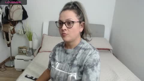 Snapshot of sophie_lopez1 chatting on 12.09.24 Sofa online show from 12.09.24