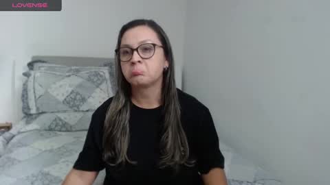 Snapshot of sophie_lopez1 chatting on 01.28.25 Sofa online show from 01.28.25