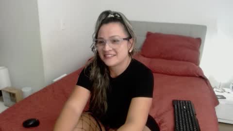 Snapshot of sophie_lopez1 chatting on 10.11.25 Sofa online show from 10.11.25