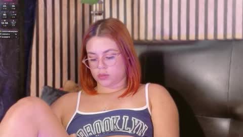 Snapshot of sophie_new25 chatting on 10.30.25 sophie_new25 online show from 10.30.25