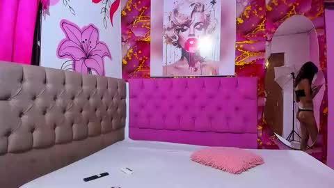 Sophie Queem online show from 03.17.26