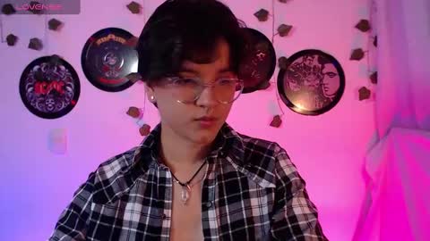 Snapshot of sophie_ross1 chatting on 10.29.25 sophie_ross1 online show from 10.29.25