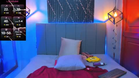 Snapshot of sophie_sweet8 chatting on 10.31.25 Sophie Sweet online show from 10.31.25