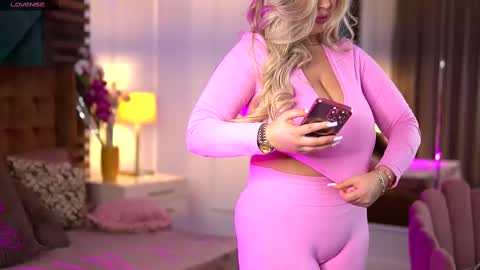 Sophie online show from 02.28.25