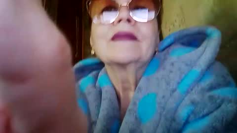 SophieBurnsX online show from 04.28.26