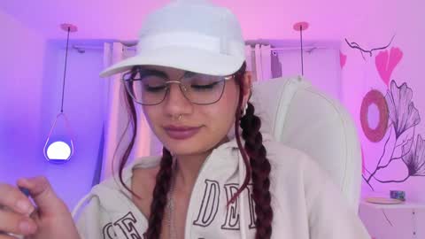 Snapshot of sophiecherry_ chatting on 01.31.25   Sophie  IG sophiecherry es   online show from 01.31.25