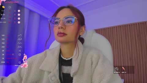 Snapshot of sophiecherry_ chatting on 02.12.25   Sophie  IG sophiecherry es   online show from 02.12.25