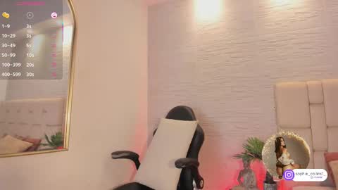 Snapshot of sophiecollins_1 chatting on 09.11.25 Sophie online show from 09.11.25