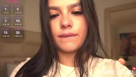 Snapshot of sophiecollins_1 chatting on 07.25.26 Sophie online show from 07.25.26