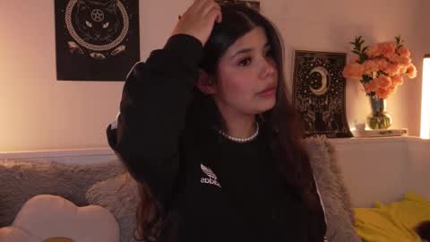 Sophiee  online show from 10.19.25