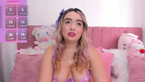 Snapshot of sophiee_rosee chatting on 06.25.26 sophiee rosee online show from 06.25.26