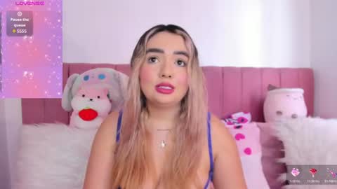Snapshot of sophiee_rosee chatting on 06.27.26 sophiee rosee online show from 06.27.26
