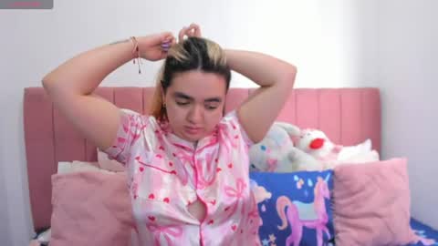 Snapshot of sophiee_rosee chatting on 07.19.26 sophiee rosee online show from 07.19.26