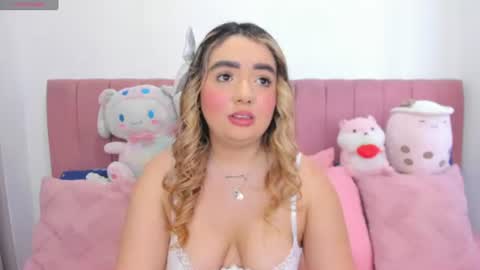 Snapshot of sophiee_rosee chatting on 07.21.26 sophiee rosee online show from 07.21.26