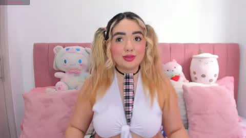 Snapshot of sophiee_rosee chatting on 07.22.26 sophiee rosee online show from 07.22.26