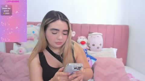 Snapshot of sophiee_rosee chatting on 07.26.26 sophiee rosee online show from 07.26.26